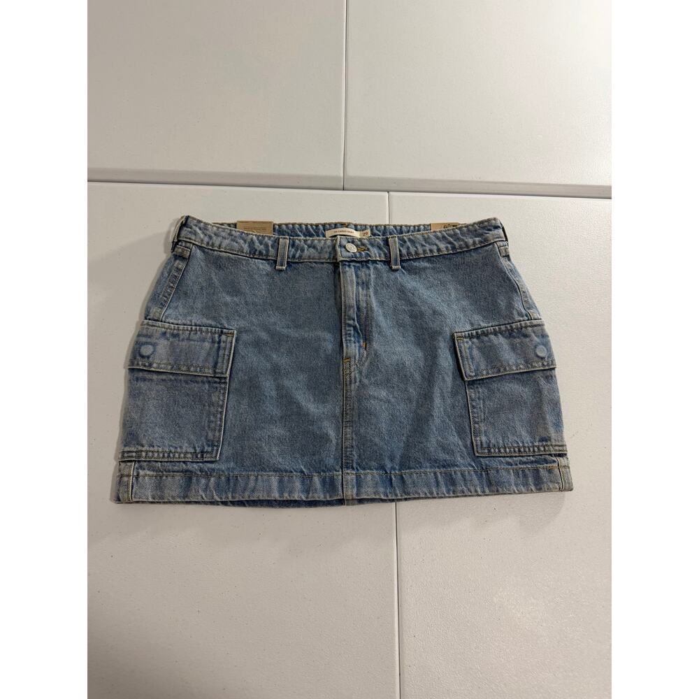 Levi’s women’s 94 Cargo Skirt Size 29